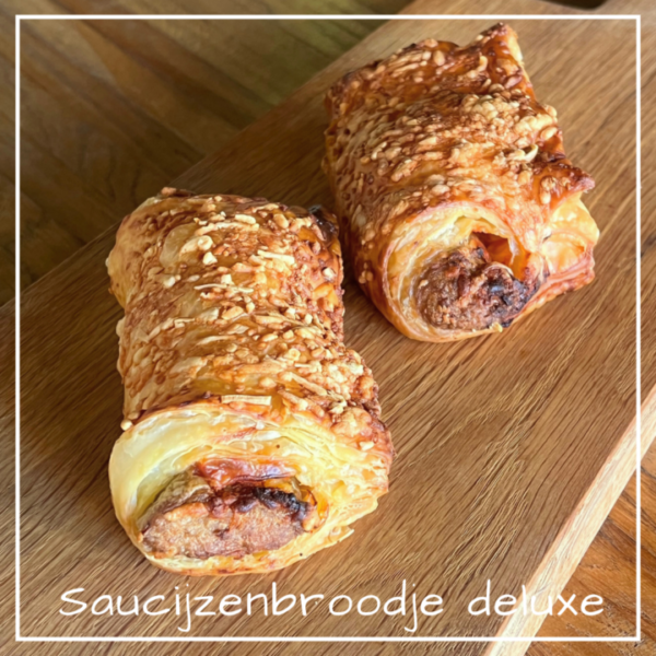 Huisgemaakt saucijzenbroodje deluxe