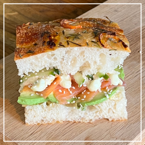 Special: Gerookte Noorse zalm met avocado, wasabispread en komkommer!