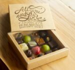 Vensterbox 16 huisgemaakte bonbons all you need is chocolate