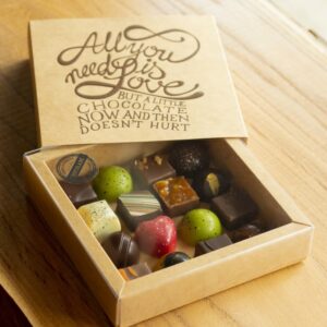 Vensterbox 16 huisgemaakte bonbons all you need is chocolate