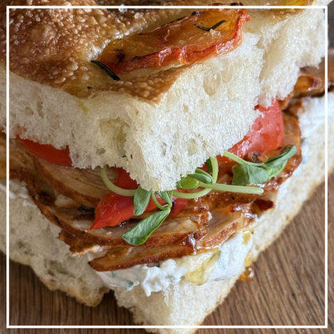 Broodje van de maand: Gegrilde kip + Hot Honey