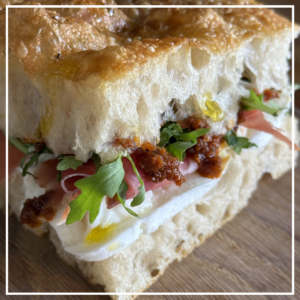 Special: Mozzarella, Serranoham, Tomatentapanade!!