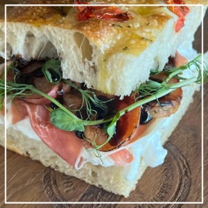 Special: Mozzarella, Serranoham, Tomatentapanade!!